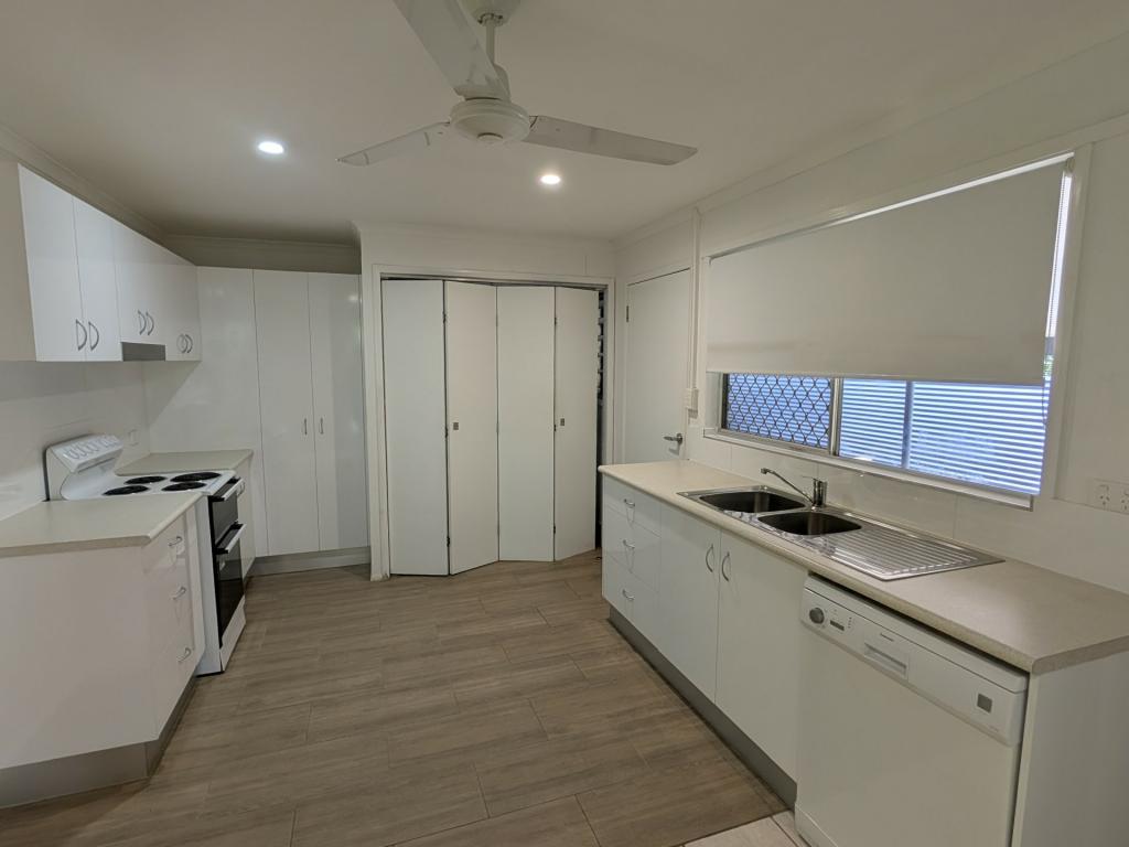449 Mccoombe St, Mooroobool, QLD 4870