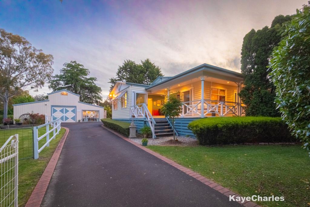 15 BURTON RD, BEACONSFIELD UPPER, VIC 3808