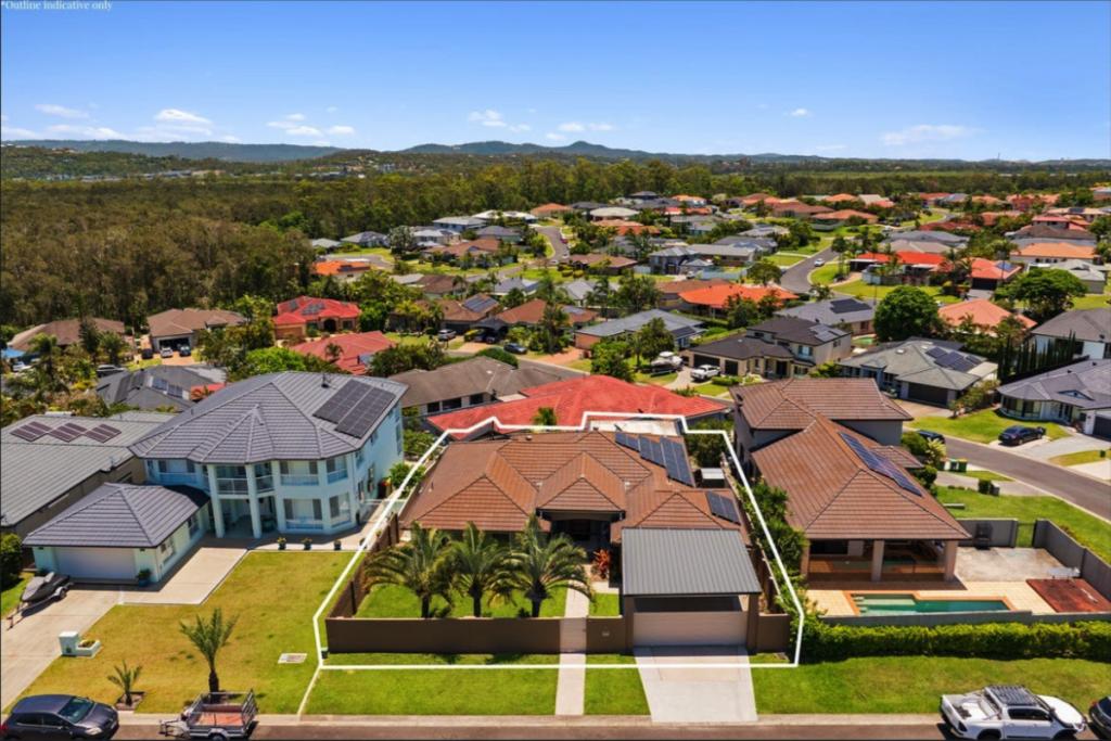 41 Maltravers Dr, Arundel, QLD 4214