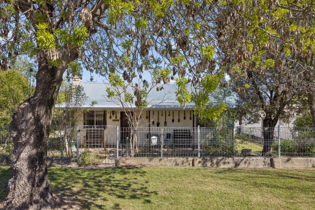 100 Clarke St, Harden, NSW 2587
