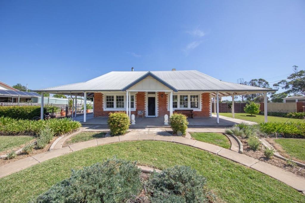 84 Noorong St, Barham, NSW 2732