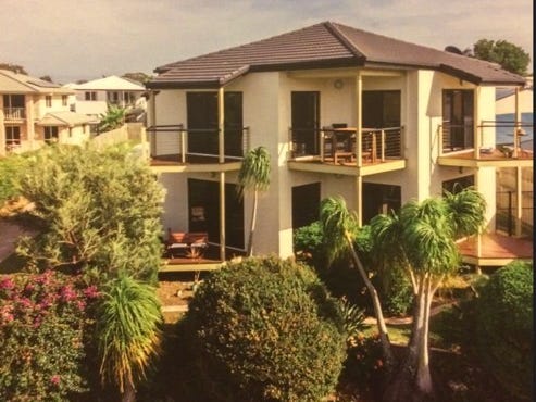 684 Esplanade, Urangan, QLD 4655