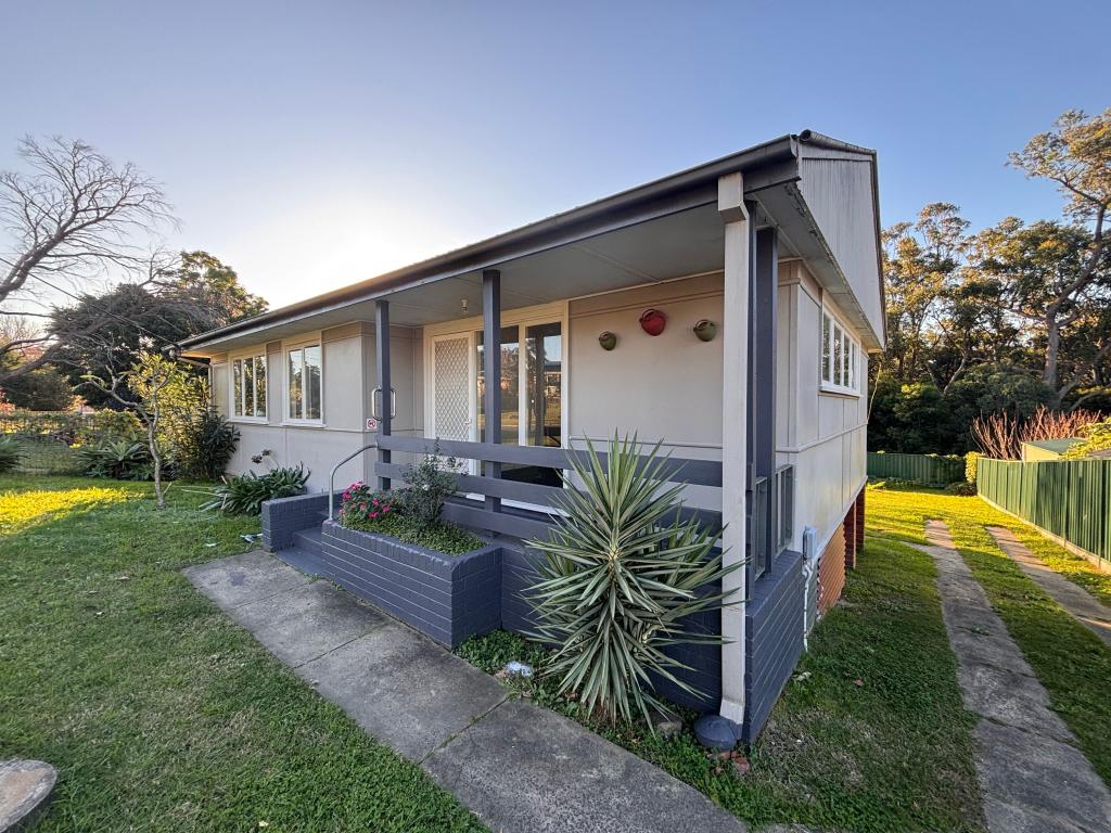 31 Leonard St, Bomaderry, NSW 2541