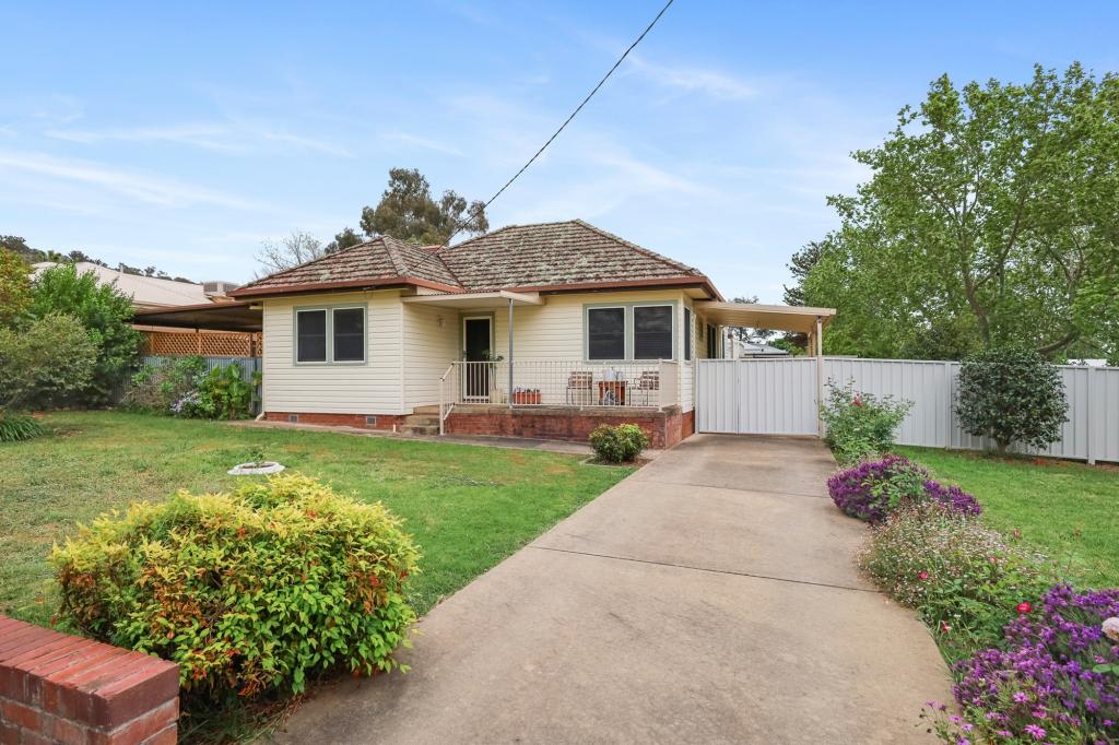 7 John St, Kooringal, NSW 2650