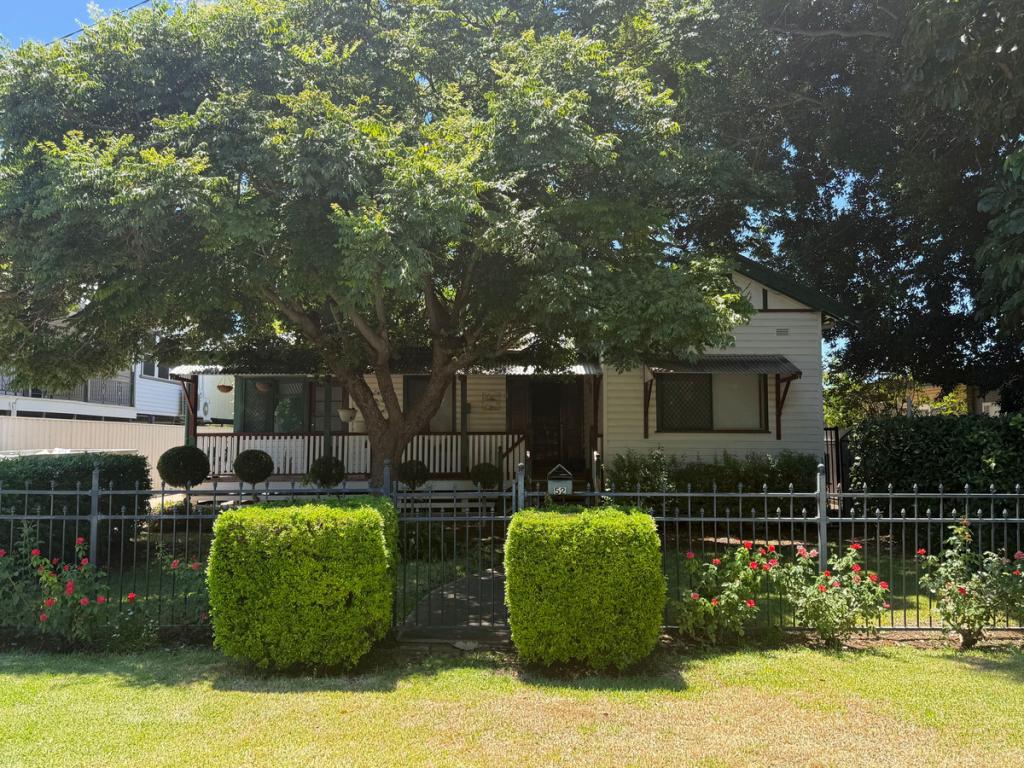 52 BOSTON ST, MOREE, NSW 2400