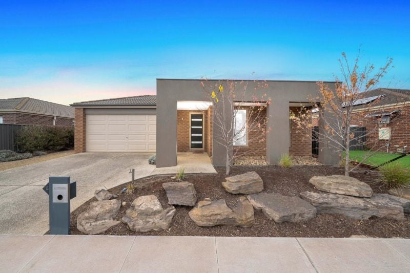 5 MACKAY RD, MANOR LAKES, VIC 3024