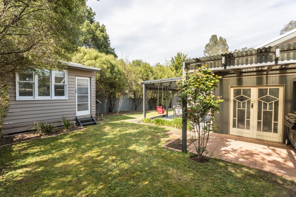 4 Park Ave N, Eildon, VIC 3713