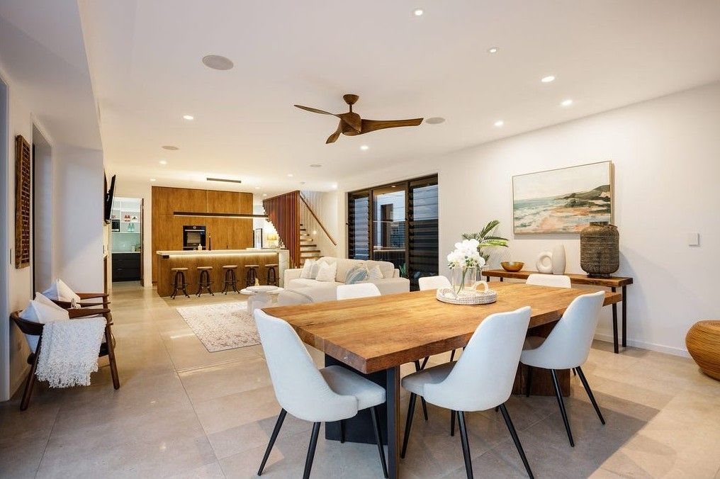 28 Evandale Cres, Miami, QLD 4220