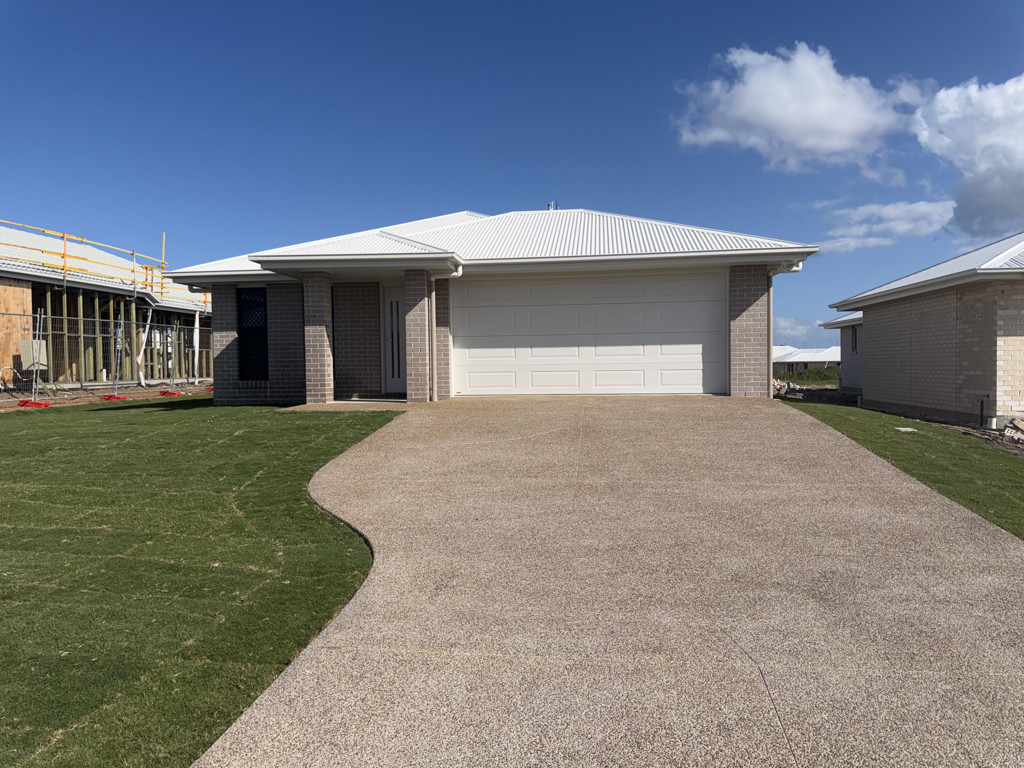 16 BITTERBARK ST, NIKENBAH, QLD 4655