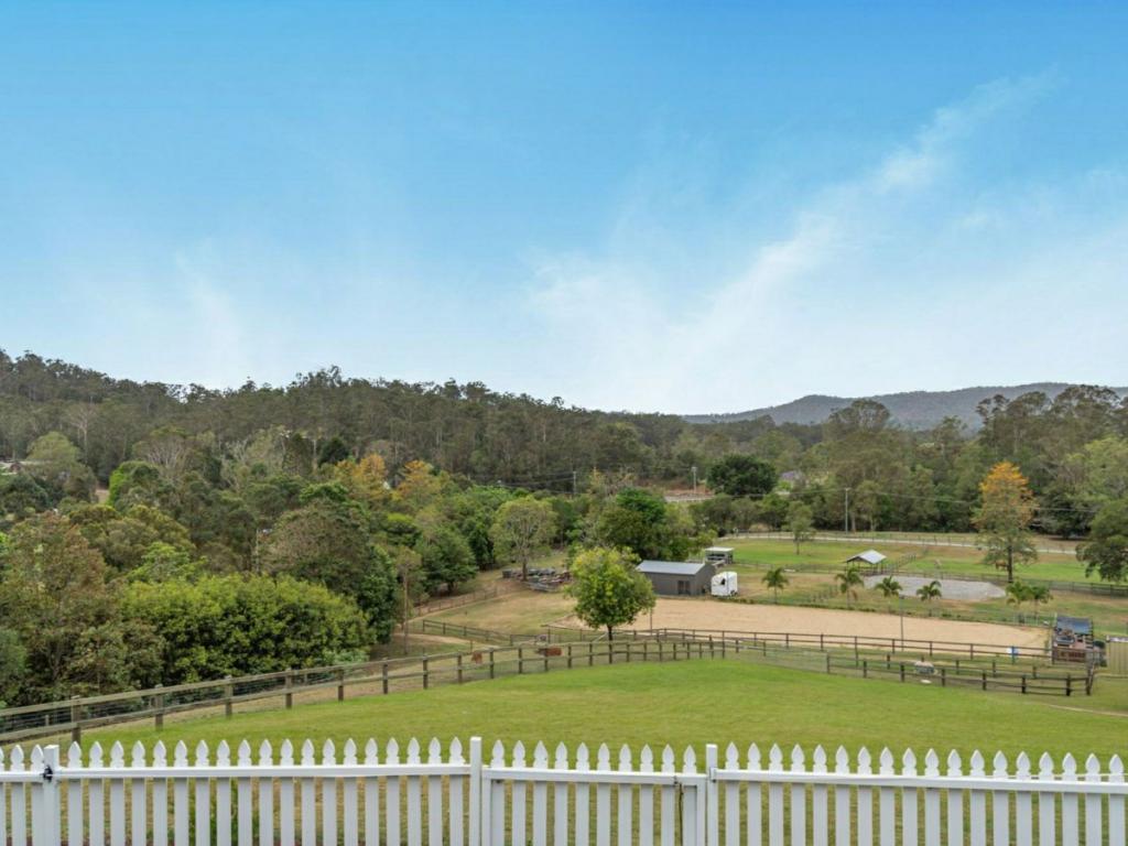 271 Stewart Rd, Clagiraba, QLD 4211