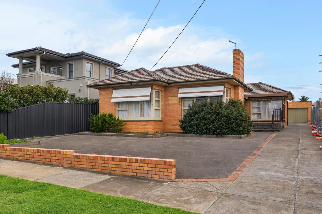 57 Glenview Rd, Strathmore, VIC 3041
