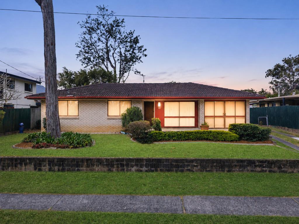 82 Barbaralla Dr, Springwood, QLD 4127