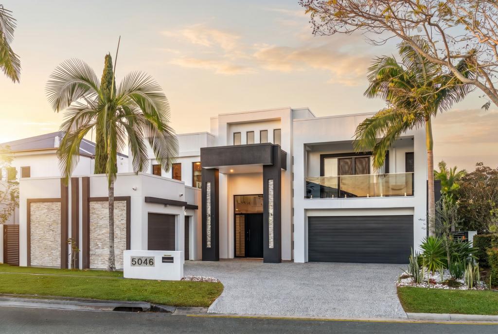 5046 EMERALD ISLAND DR, CARRARA, QLD 4211