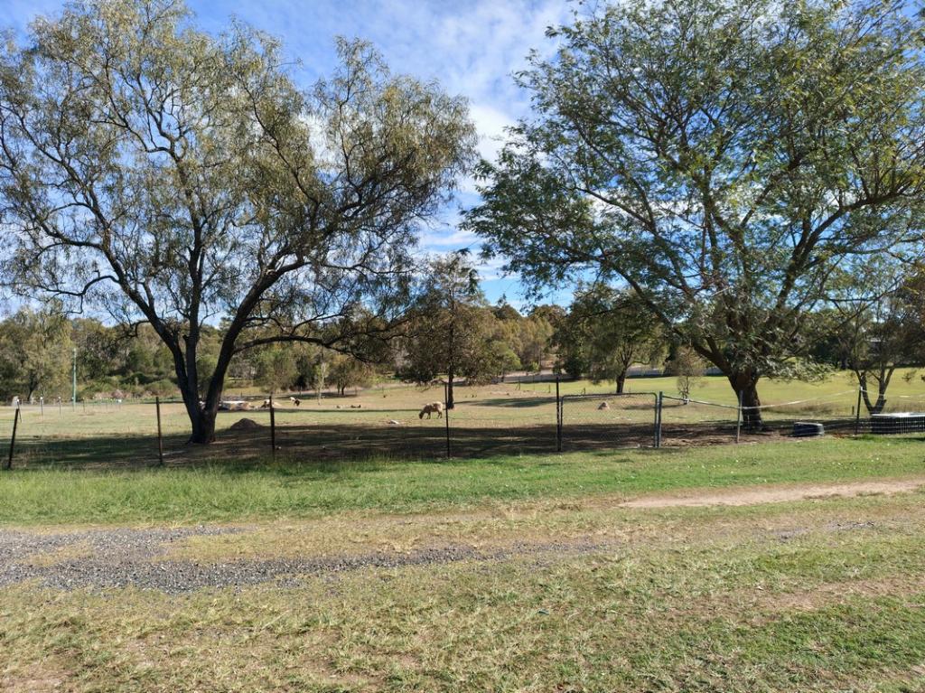 11 Pats Rd, Plainland, QLD 4341