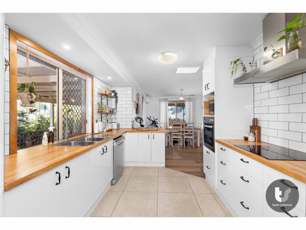 17 Falkirk Pde, Redland Bay, QLD 4165