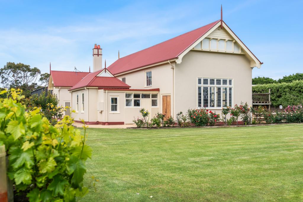 7 RIVER RD, WOODFORD, VIC 3281