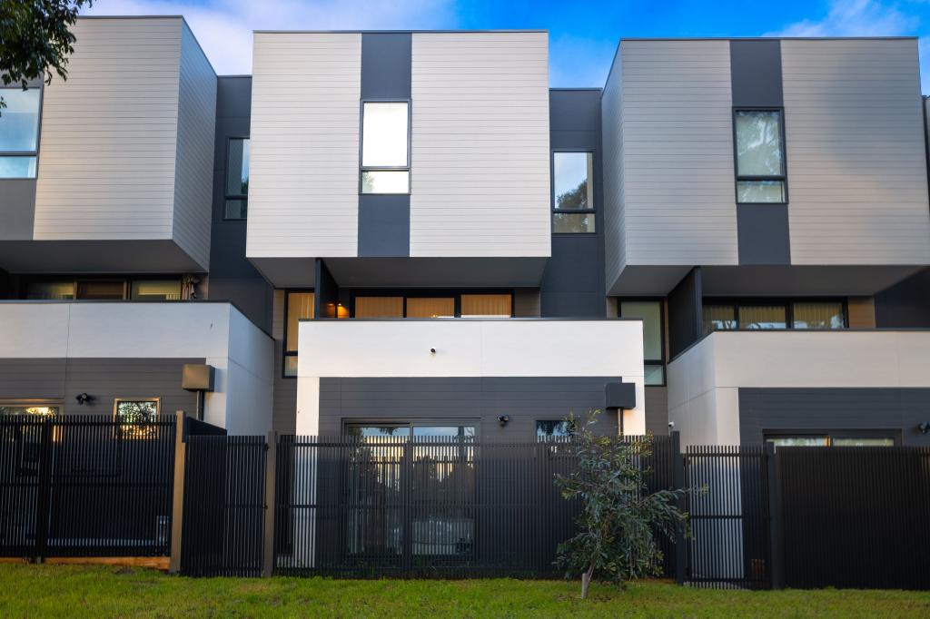 98 Amara Cct, Oakleigh South, VIC 3167