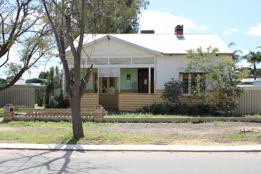 64 Coronation St, Merredin, WA 6415