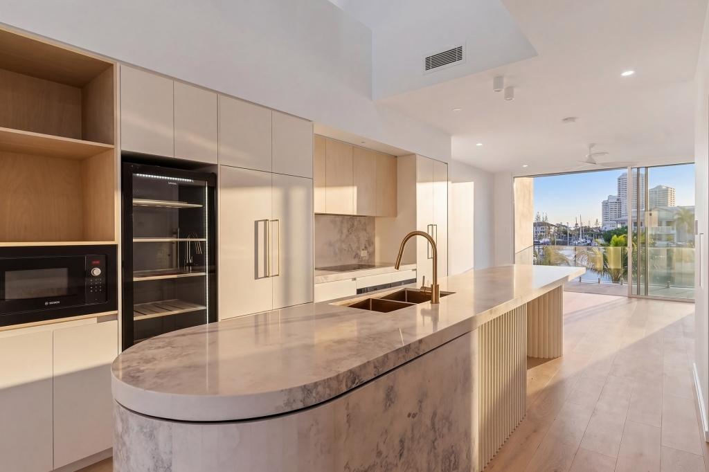 4/10-12 Jennifer Ave, Runaway Bay, QLD 4216