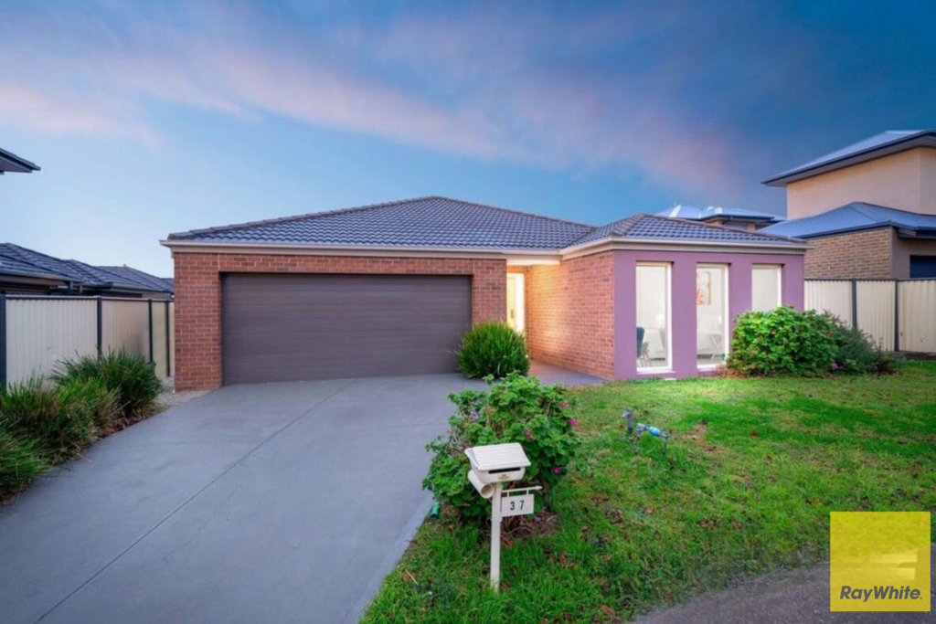 37 La Rochelle Bvd, Point Cook, VIC 3030