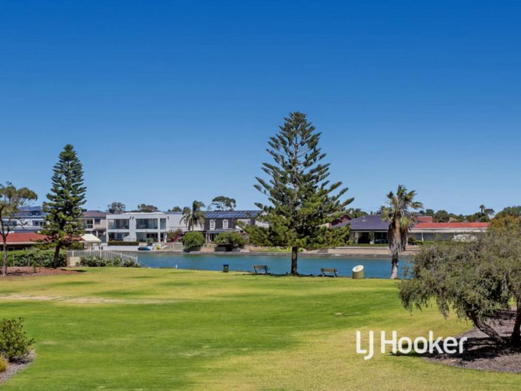 6 LAKEVIEW AVE, WEST LAKES, SA 5021