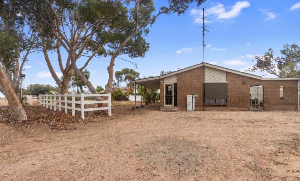 54 Hills Rd, North Moonta, SA 5558