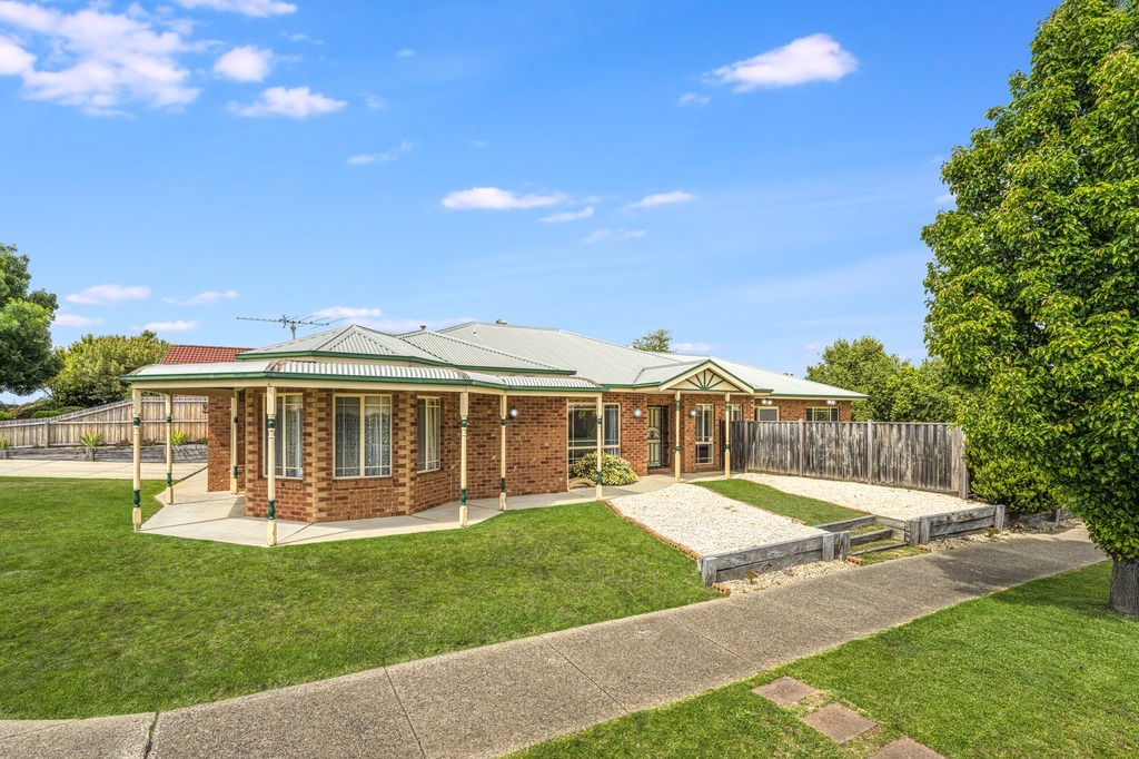 2 Granby Cres, Highton, VIC 3216