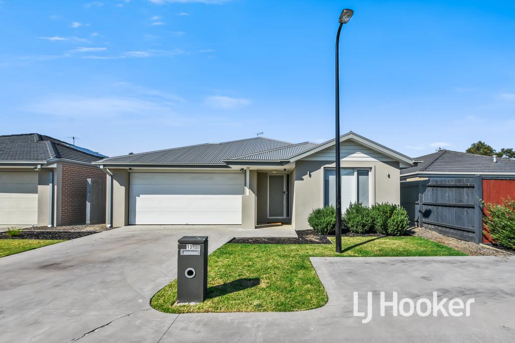 13 Newcastle Dr, Officer, VIC 3809