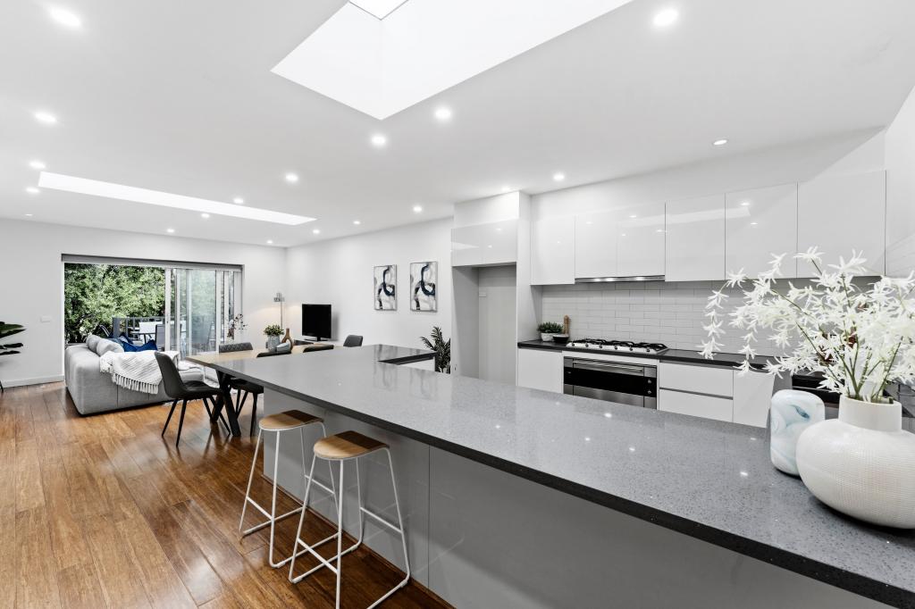 39 Devereaux St, Oak Park, VIC 3046