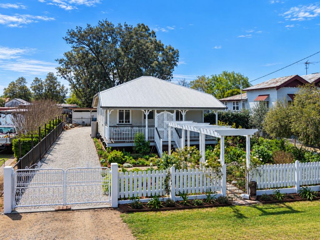 25 Pratten St, Warwick, QLD 4370