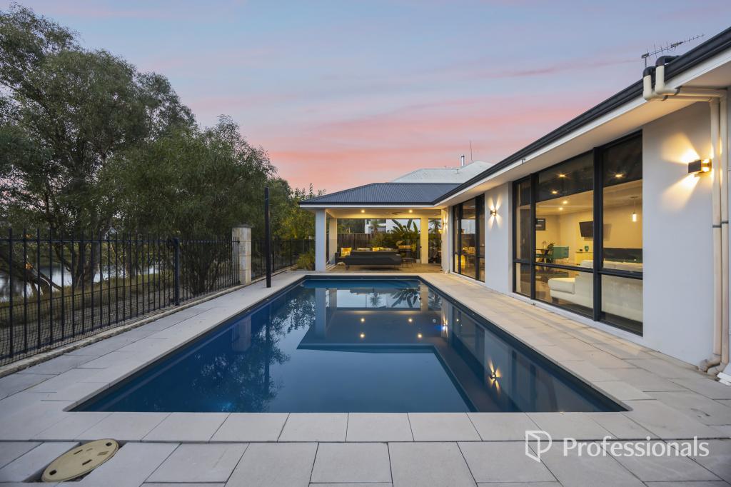 98 Roxburghe Dr, The Vines, WA 6069