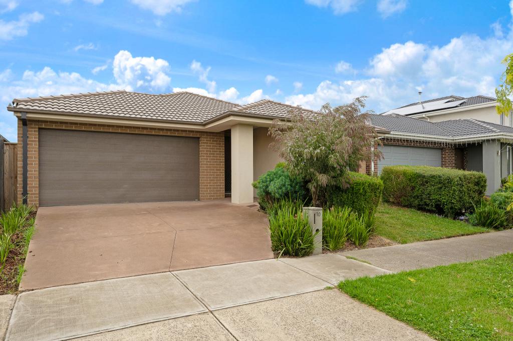 10 Great Banjo St, Clyde North, VIC 3978