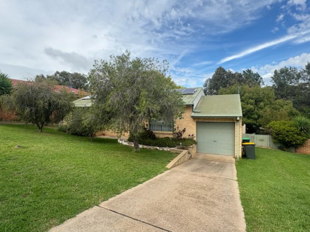 8 Tadros Ave, Young, NSW 2594