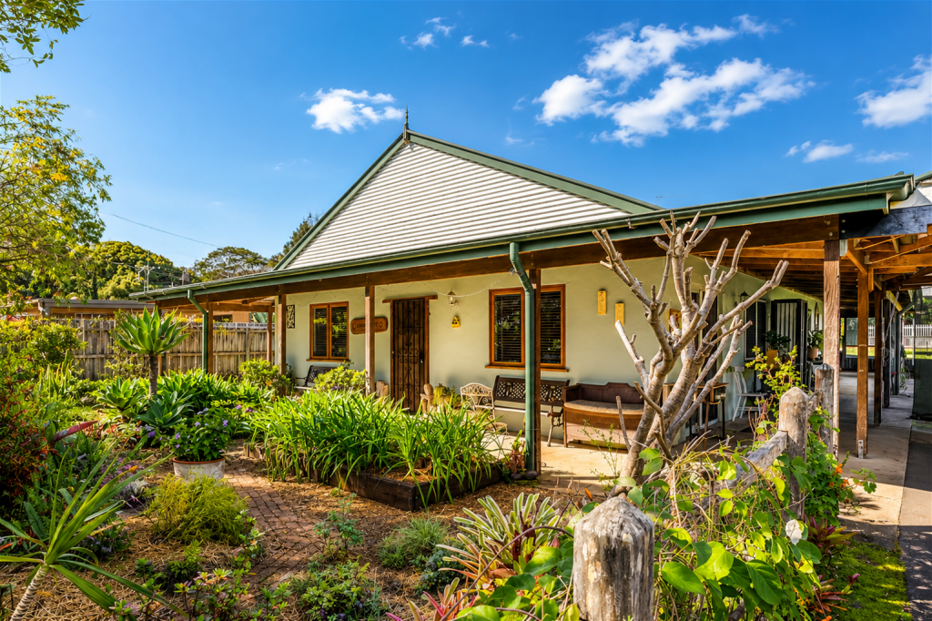 9 Tamarin Dr, Mapleton, QLD 4560