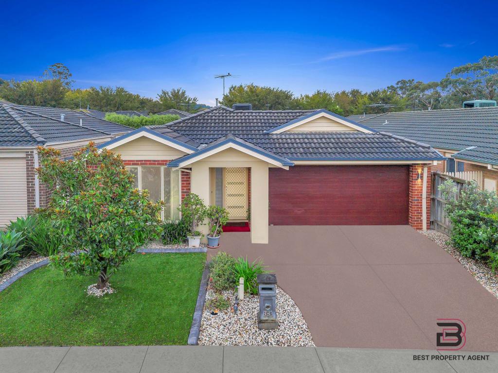 33 IRVING RD, PAKENHAM, VIC 3810