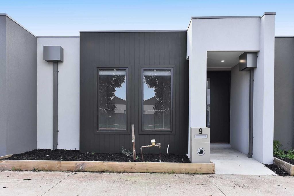 9 Kingdom Bvd, Weir Views, VIC 3338