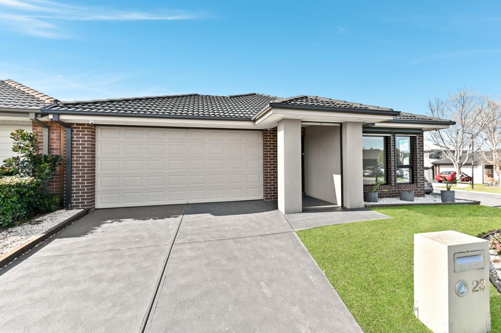 23 CLARENDON ST, PAKENHAM, VIC 3810