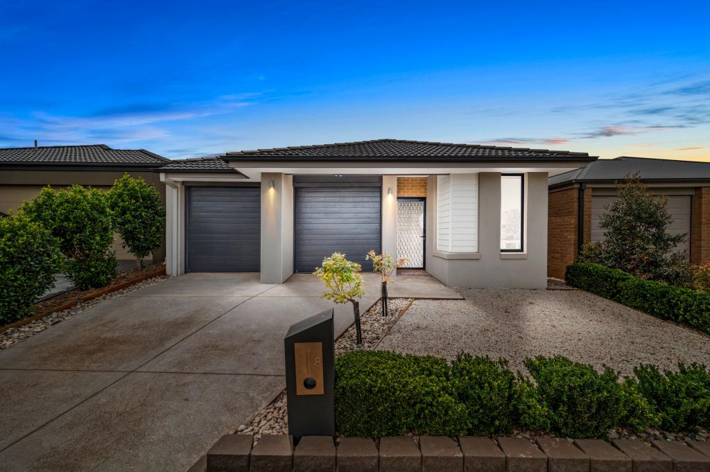 8 Amble Way, Weir Views, VIC 3338