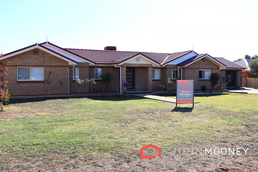 26 Booth St, Coolamon, NSW 2701