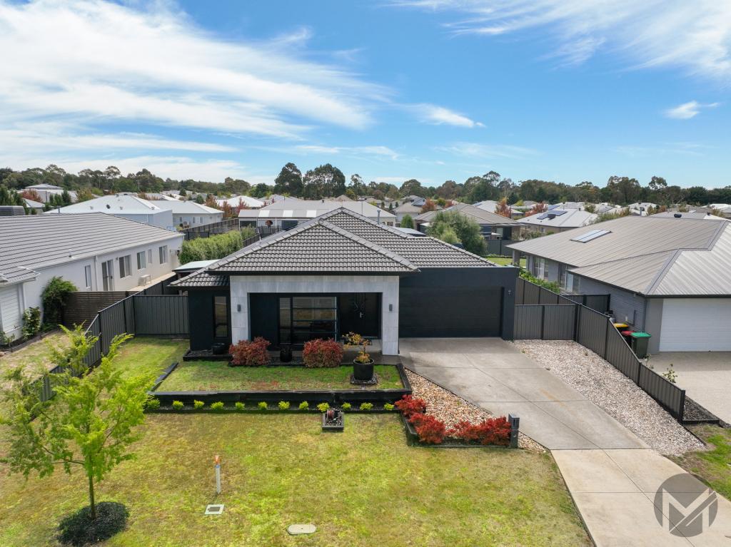 24 Triandra Ave, Romsey, VIC 3434