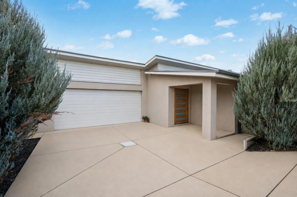 2/12 Hollows Cres, Lloyd, NSW 2650