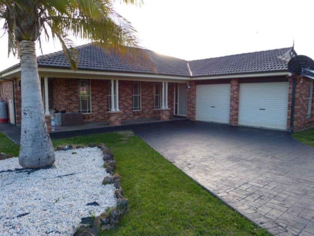 7 Catania Ave, Quakers Hill, NSW 2763