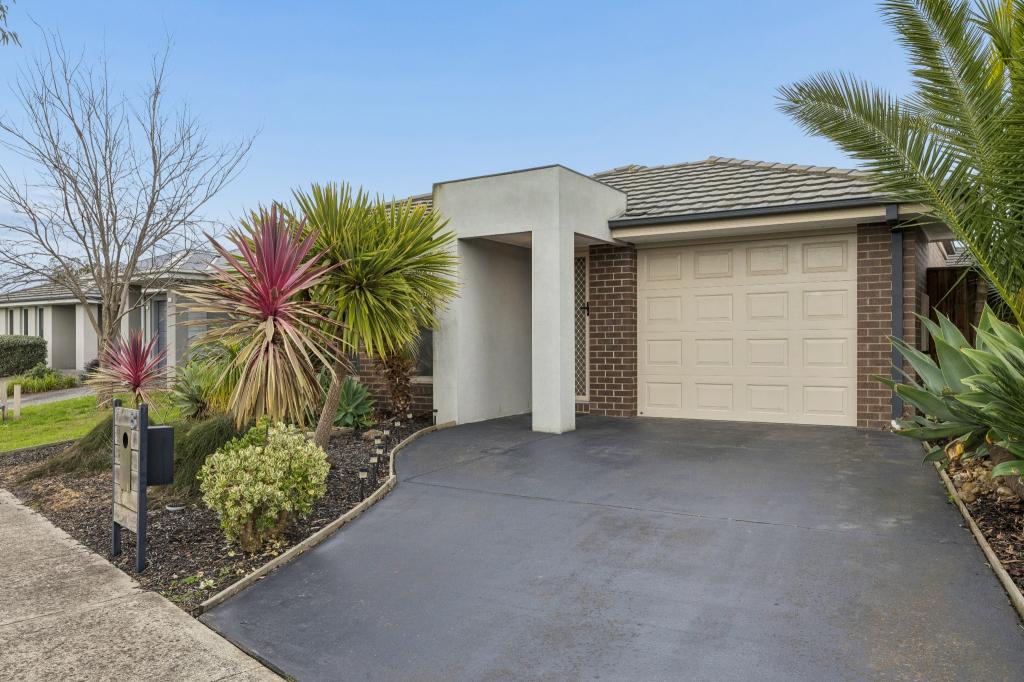 8 OMEARA CRES, CRANBOURNE EAST, VIC 3977