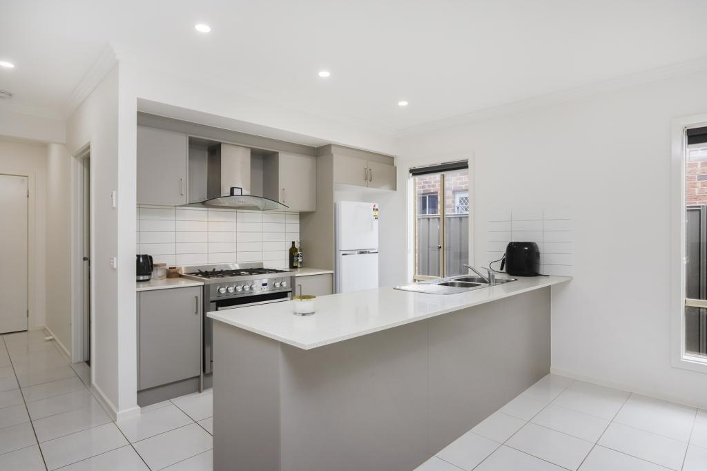 35 Lancers Dr, Harkness, VIC 3337