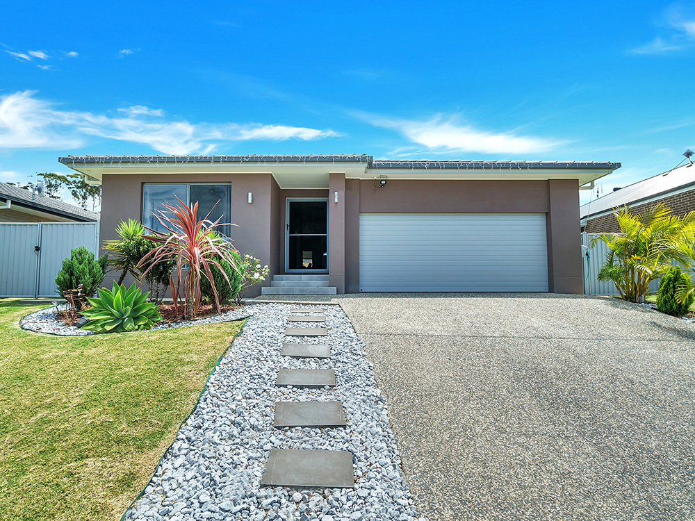 24 Flat Top Drive, Woolgoolga, NSW 2456 House for rent OnTheHouse