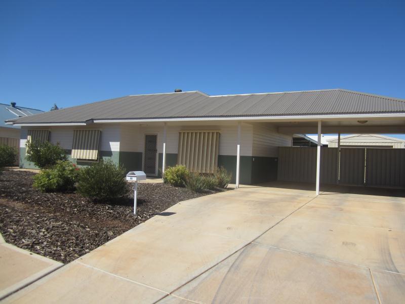 66 Tiliqua Cres, Roxby Downs, SA 5725