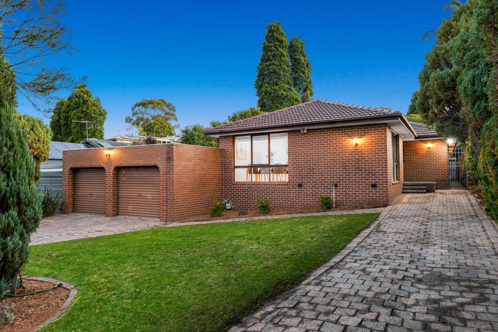 27 Bramley Cres, Wheelers Hill, VIC 3150