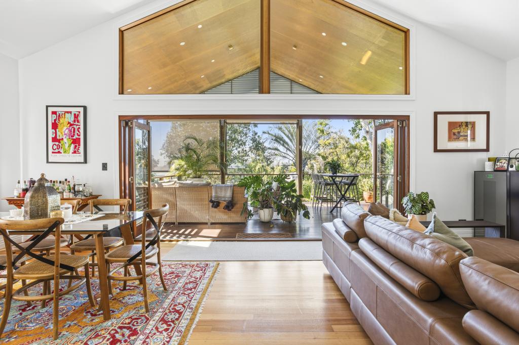 82 BEACONSFIELD TCE, GORDON PARK, QLD 4031