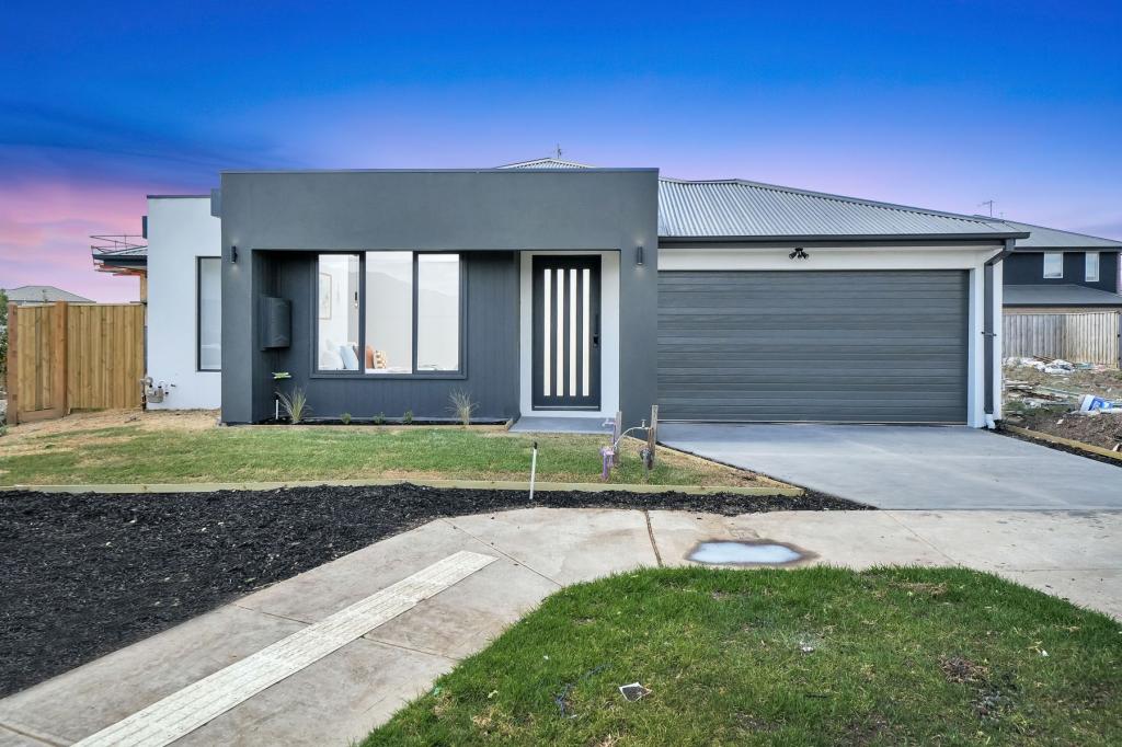 12 SEMOLINA ST, MANOR LAKES, VIC 3024