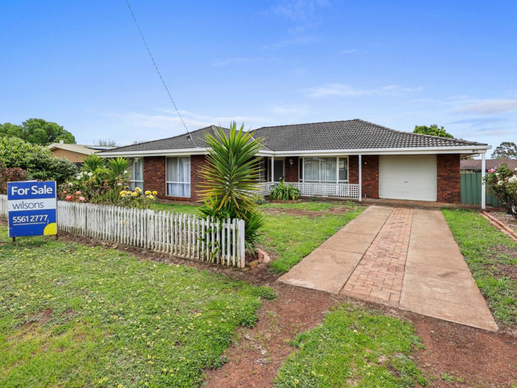 82 COBB ST, PENSHURST, VIC 3289